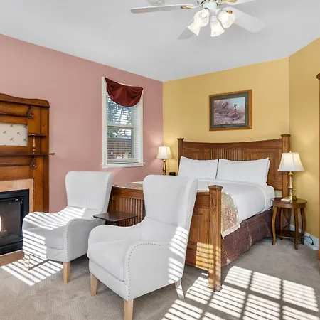 Hennessey House Bed And Breakfast-2